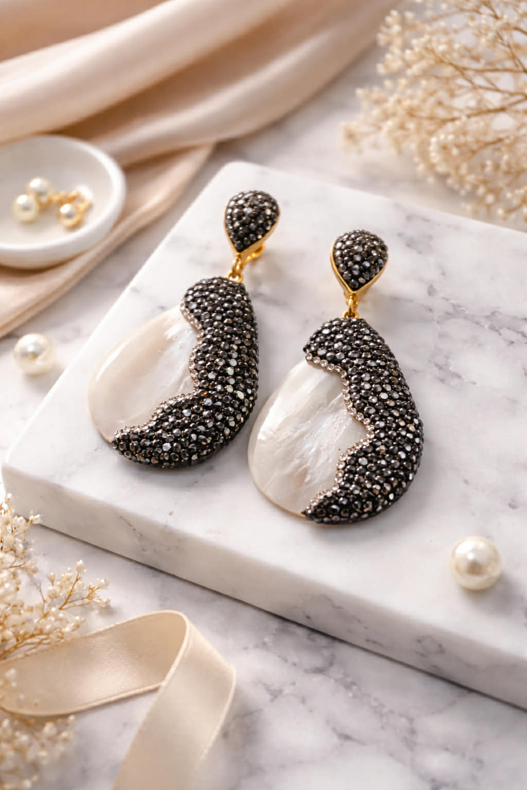les broches et les boucles